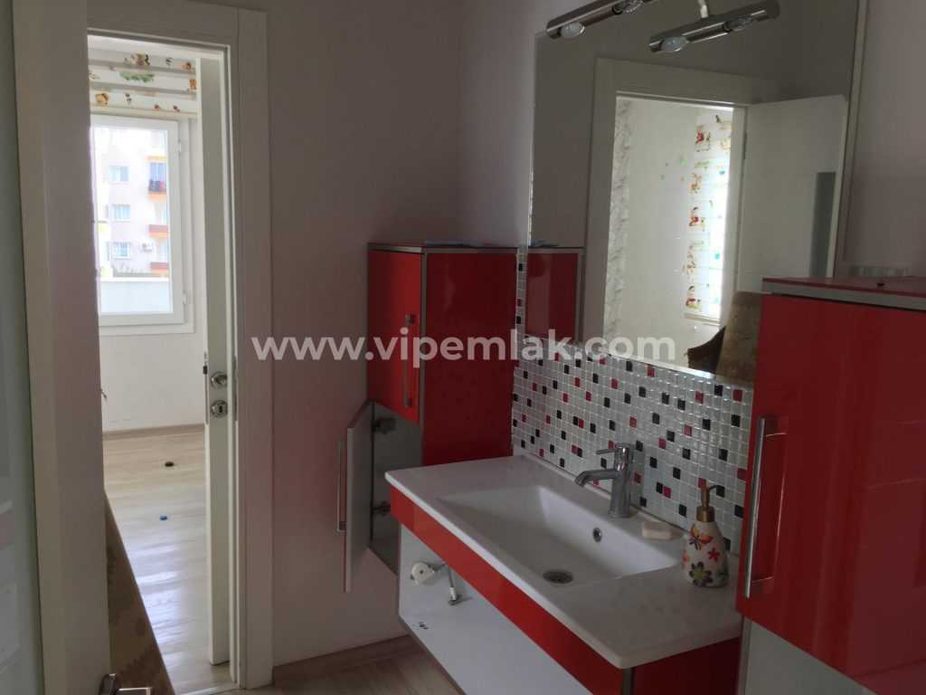 AKDENİZ MAHALLESİNDE HAVUZLU SİTE İÇERİSİNDE KİRALIK 4+1 DAİRE