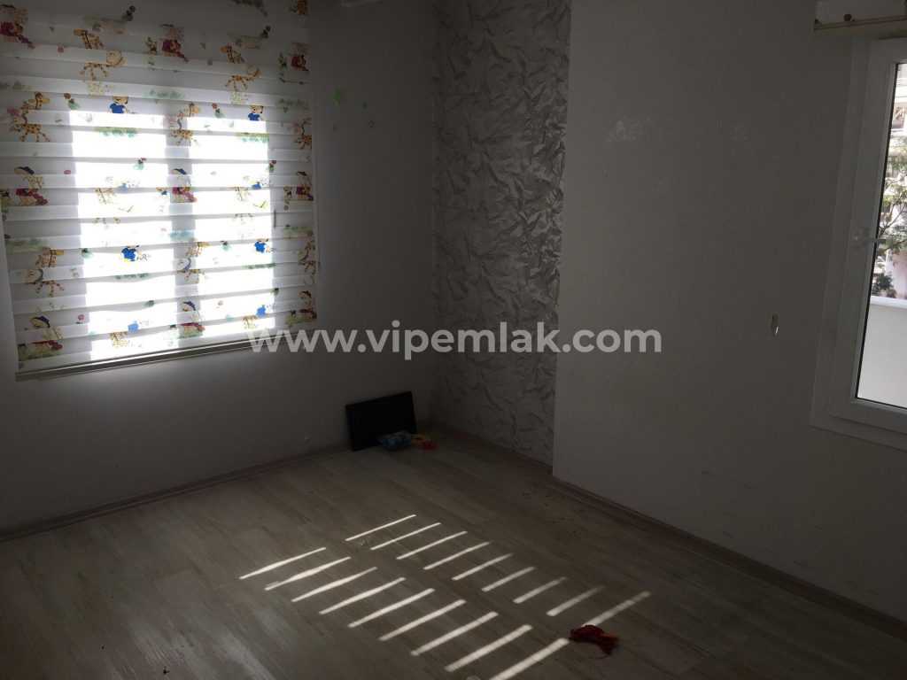 AKDENİZ MAHALLESİNDE HAVUZLU SİTE İÇERİSİNDE KİRALIK 4+1 DAİRE