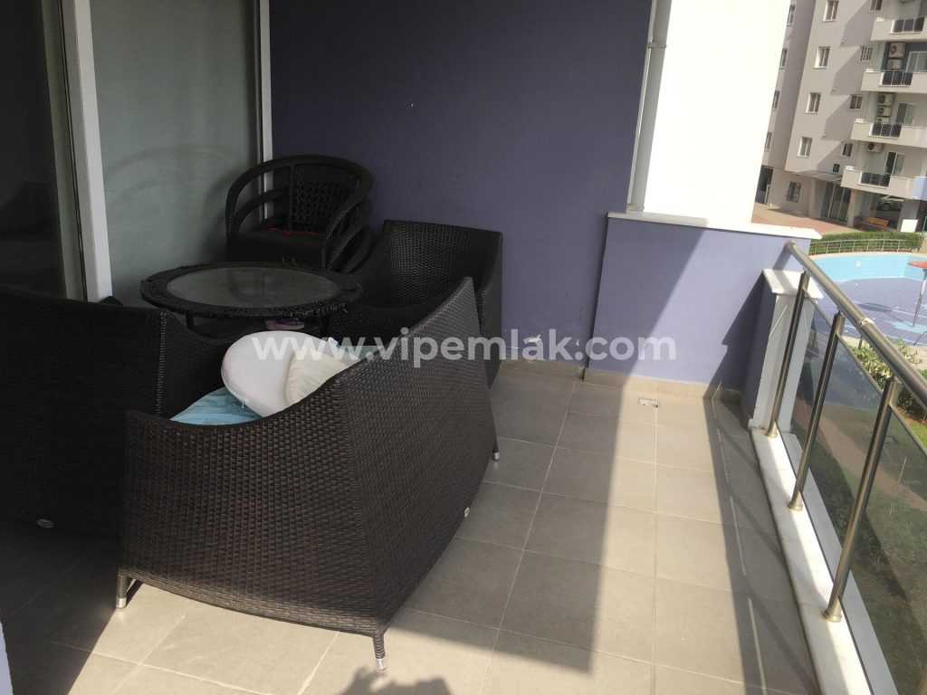 AKDENİZ MAHALLESİNDE HAVUZLU SİTE İÇERİSİNDE KİRALIK 4+1 DAİRE