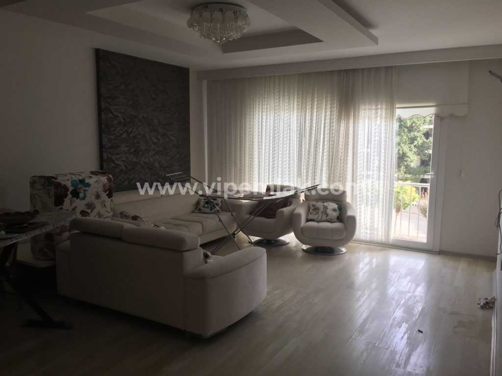 AKDENİZ MAHALLESİNDE HAVUZLU SİTE İÇERİSİNDE KİRALIK 4+1 DAİRE