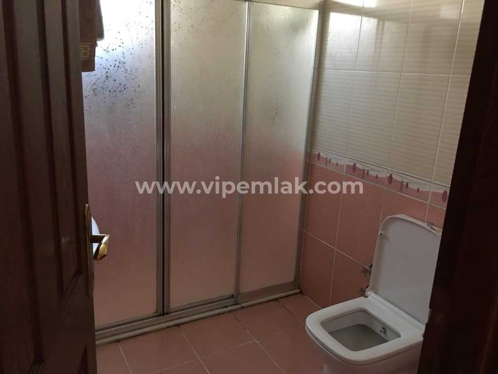 ERDEMLİ DE MERKEZİ KONUMDA SATILIK GENİŞ DAİRE