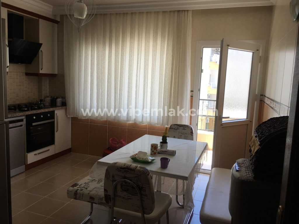 ERDEMLİ DE MERKEZİ KONUMDA SATILIK GENİŞ DAİRE