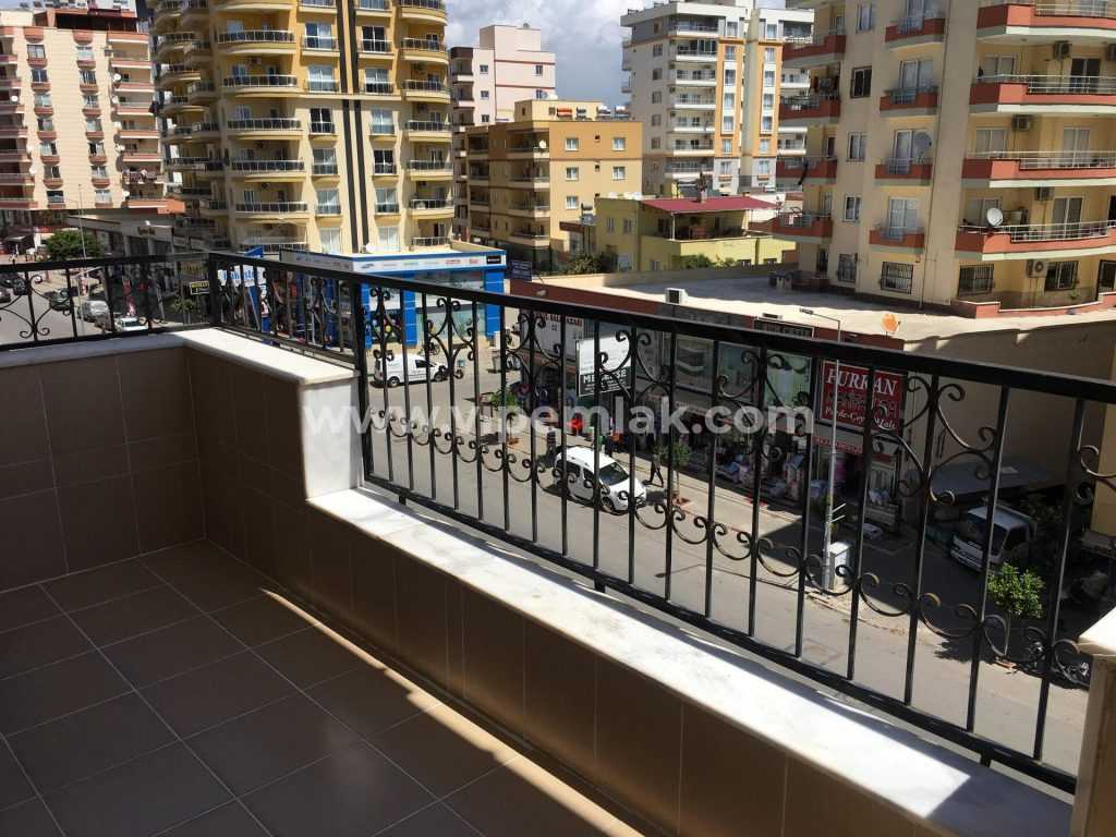ERDEMLİ DE MERKEZİ KONUMDA SATILIK GENİŞ DAİRE