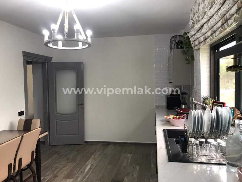 TÖMÜKTE ÖZEL YAPIM BAHÇELİ 5+1 BAĞIMSIZ VİLLA