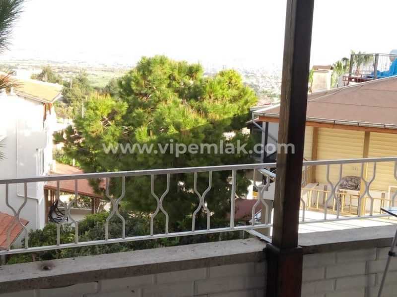 ESENKENT SİTESİNDE İÇİ YENİLENMİŞ COUNTRY VİLLA
