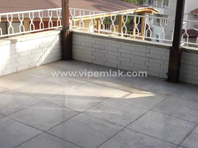 ESENKENT SİTESİNDE İÇİ YENİLENMİŞ COUNTRY VİLLA