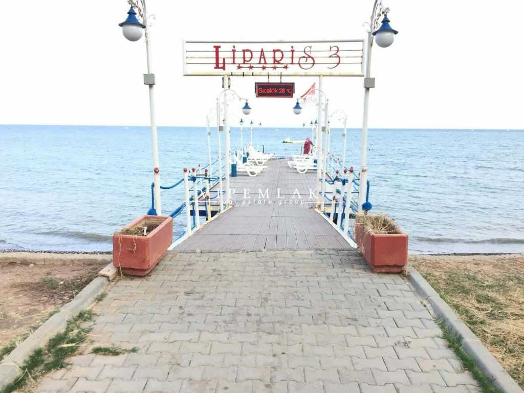 ÇEŞMELİ LİPARİS 3 SİTESİ EŞYALI SATILIK 3+1 UYGUN FİYATLI DAİRE