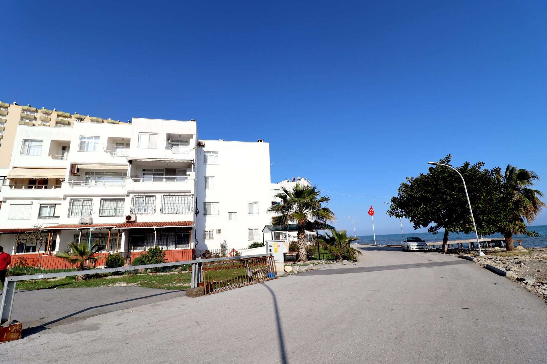 Tömük Güneykent Beach Complex 2 + 1 Dublex Apartment in a Beachfront Complex