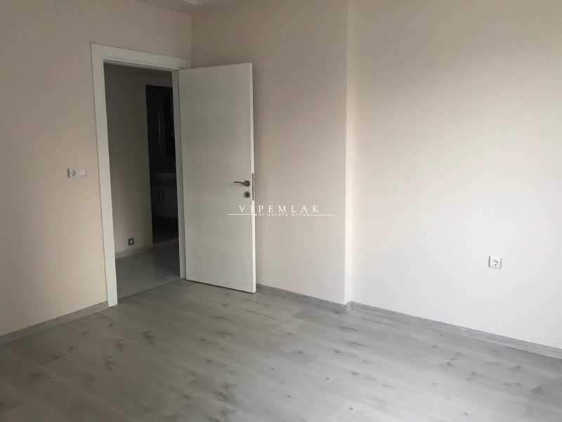 erdemli akdeniz mahallesinde hacı ömer serin sitesinde 3+1 bağımsız mutfak satılık daire