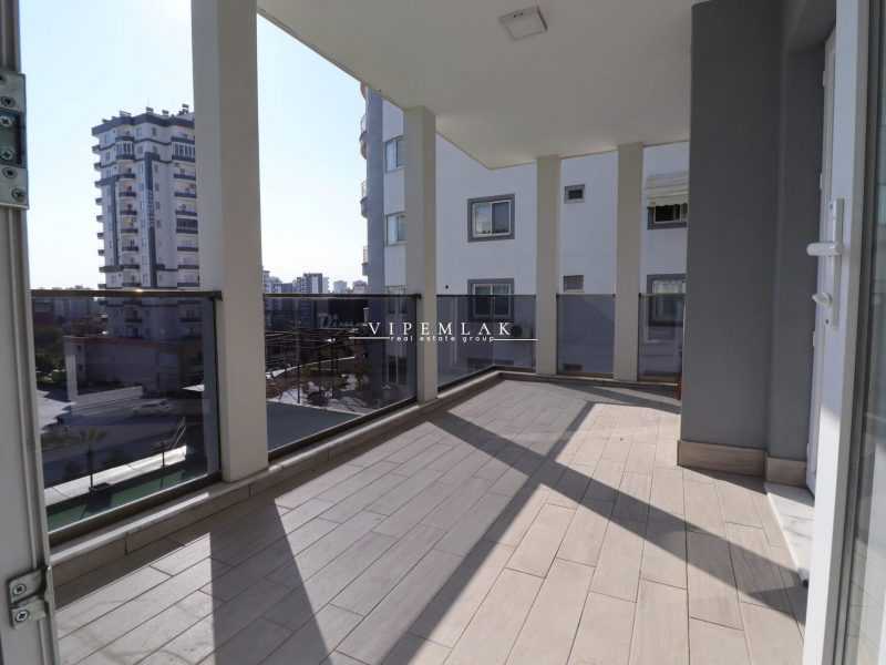 Erdemli Bulvar Yeşilyurt Sitesinde 5+1 Satılık Lüks Daire