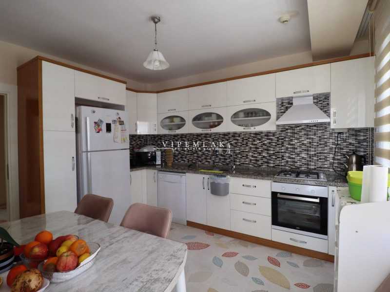 Erdemli Merkez Türbe Caddesi Florya Towers Sitesinde 3+1 Bağımsız Mutfak Satılık Daire