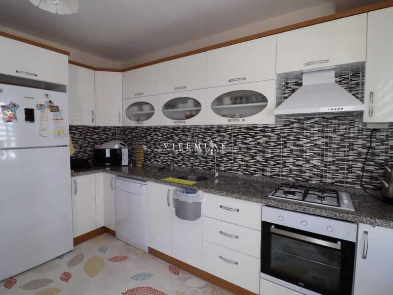 Erdemli Merkez Türbe Caddesi Florya Towers Sitesinde 3+1 Bağımsız Mutfak Satılık Daire