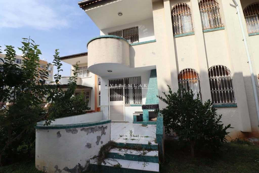 ARPAÇBAHŞİŞ’TE DENİZE SIFIR SİTEDE SATILIK VİLLA