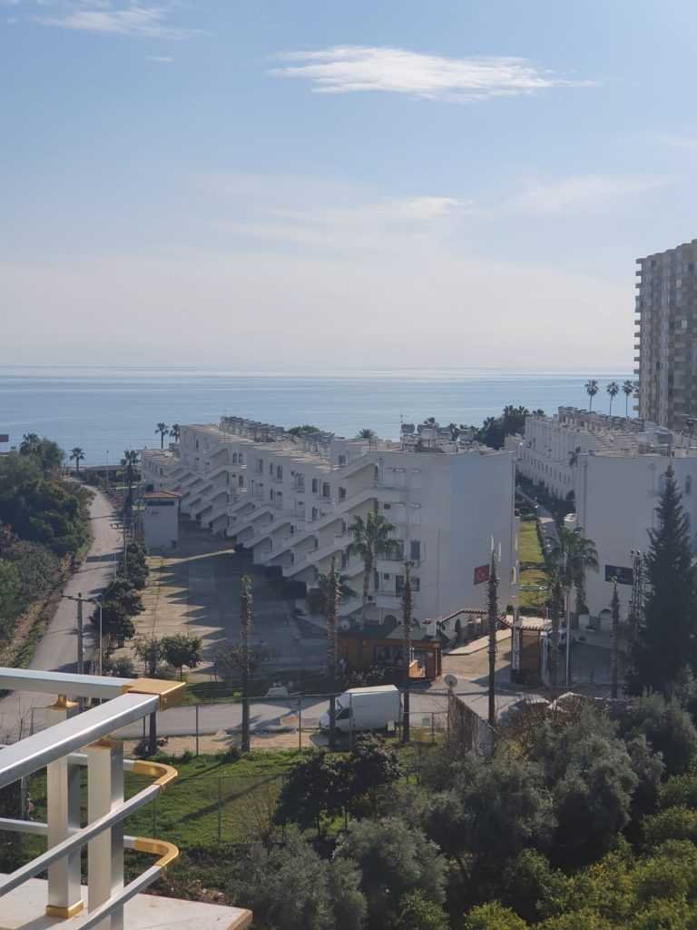 ÇEŞMELİ PARK DA SATILIK YÜKSEK KAT 1+1 DAİRE
