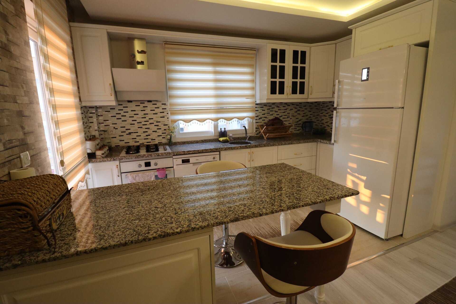  Mersin Erdemli Merkez mah. Onafhankelijke woonkamer 3 + 1 appartement te koop