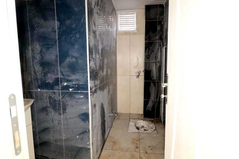 Erdemli Alata mah. D400 Highway Independent Kitchen Apartment mit 2 Schlafzimmern zum Verkauf mit 3 Fronten