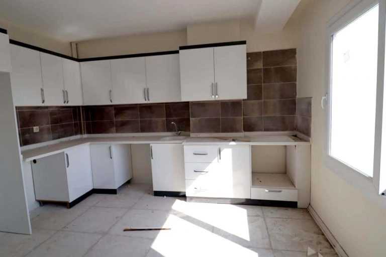 Erdemli Alata mah. D400 Highway Independent Kitchen Apartment mit 2 Schlafzimmern zum Verkauf mit 3 Fronten
