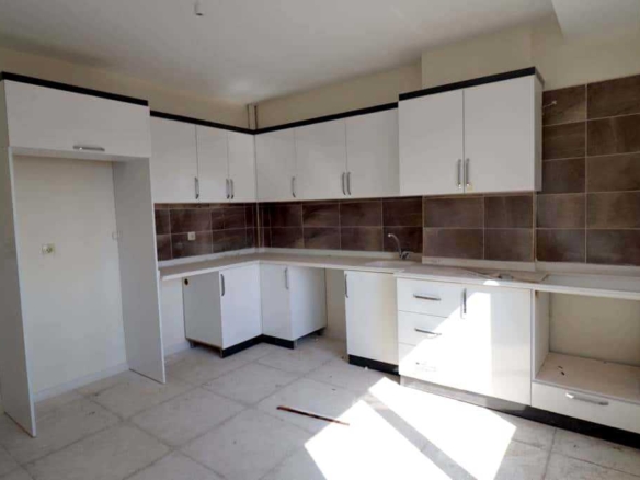 Erdemli Alata mah. D400 Karayoluna Sıfır Bağımsız Mutfak 3 Cepheli Satılık 2+1 Daire