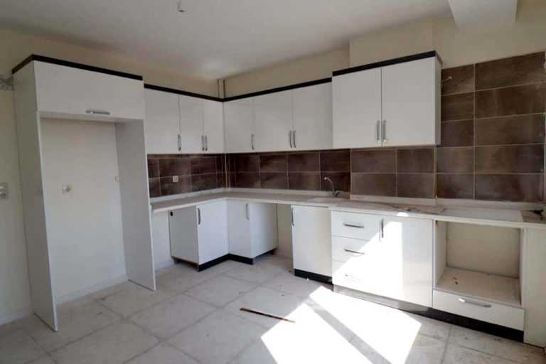 Erdemli Alata mah. D400 Highway Independent Kitchen Apartment mit 2 Schlafzimmern zum Verkauf mit 3 Fronten