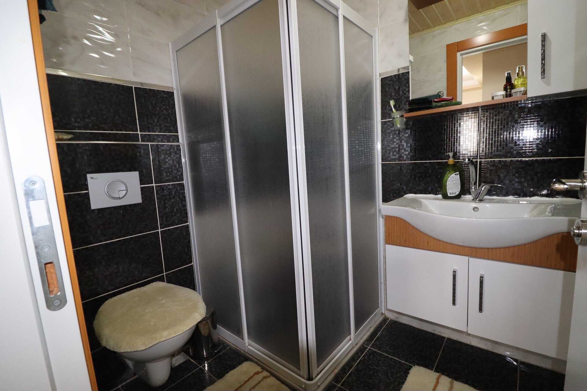Erdemli Alata Mah. Verda Apt. 2 + 1 Grote, geschikte flat te koop