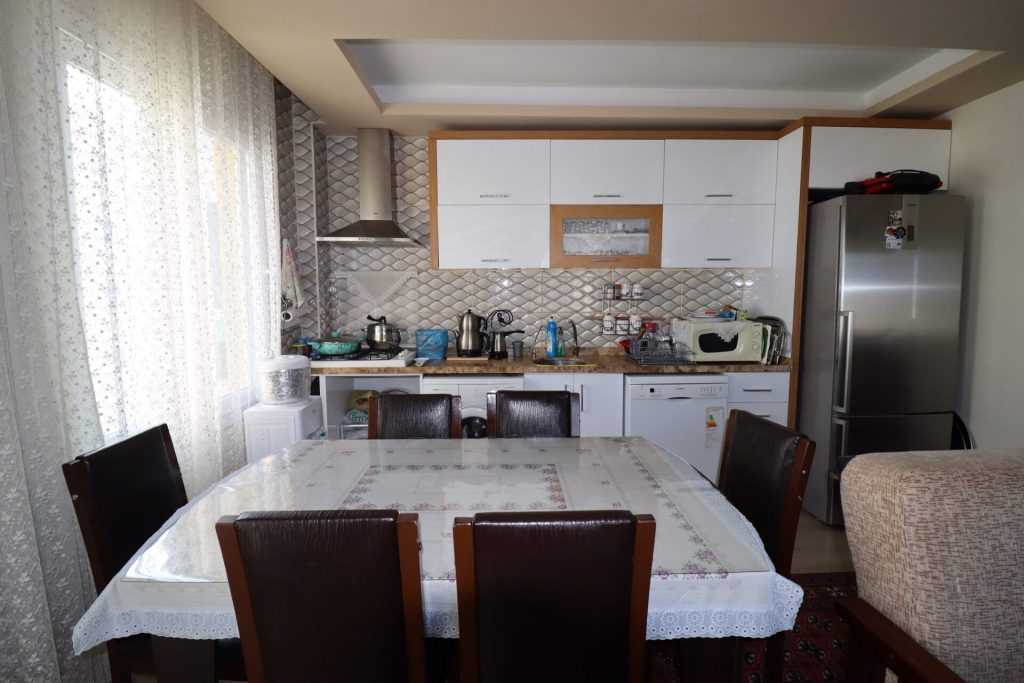 Erdemli Alata Mah. Verda Apt. Satılık 2+1 Geniş Uygun Daire