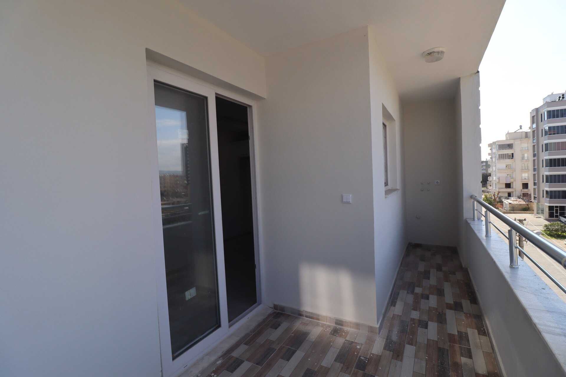  Erdemli Alata Mah. 3-Front Flat te koop 2 + 1 met Master badkamer  Ons appartement in de wijk Erdemli Alata is nul en heeft een en-suite badkamer, alaturka wc, garderobe, stalen deur. De wijk Alata kijkt uit op de hoofdweg en de zee. Er zijn openbare instellingen en organisaties, apotheek, gezondheidscentrum, middelbare school, middelbare school in de Alata-wijk. Ons appartement is gelegen in de wijk Alata en ligt op dezelfde afstand van de hoofdweg en de zee. In het project in de wijk Alata zijn er dubbele flats op elke verdieping en ze hebben een lift. De wijk Alata is een van de meest waardevolle regio's op de woningmarkt in de regio.