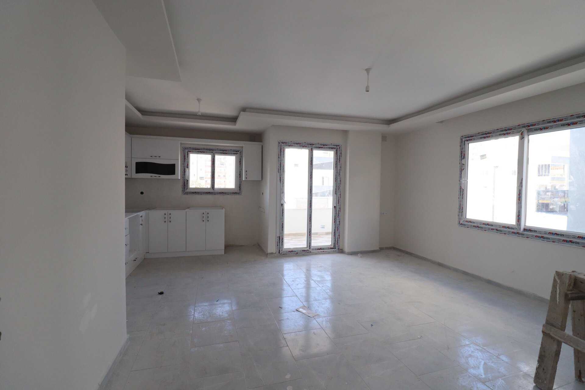  Erdemli Alata Mah. 3-Front Flat te koop 2 + 1 met Master badkamer  Ons appartement in de wijk Erdemli Alata is nul en heeft een en-suite badkamer, alaturka wc, garderobe, stalen deur. De wijk Alata kijkt uit op de hoofdweg en de zee. Er zijn openbare instellingen en organisaties, apotheek, gezondheidscentrum, middelbare school, middelbare school in de Alata-wijk. Ons appartement is gelegen in de wijk Alata en ligt op dezelfde afstand van de hoofdweg en de zee. In het project in de wijk Alata zijn er dubbele flats op elke verdieping en ze hebben een lift. De wijk Alata is een van de meest waardevolle regio's op de woningmarkt in de regio.
