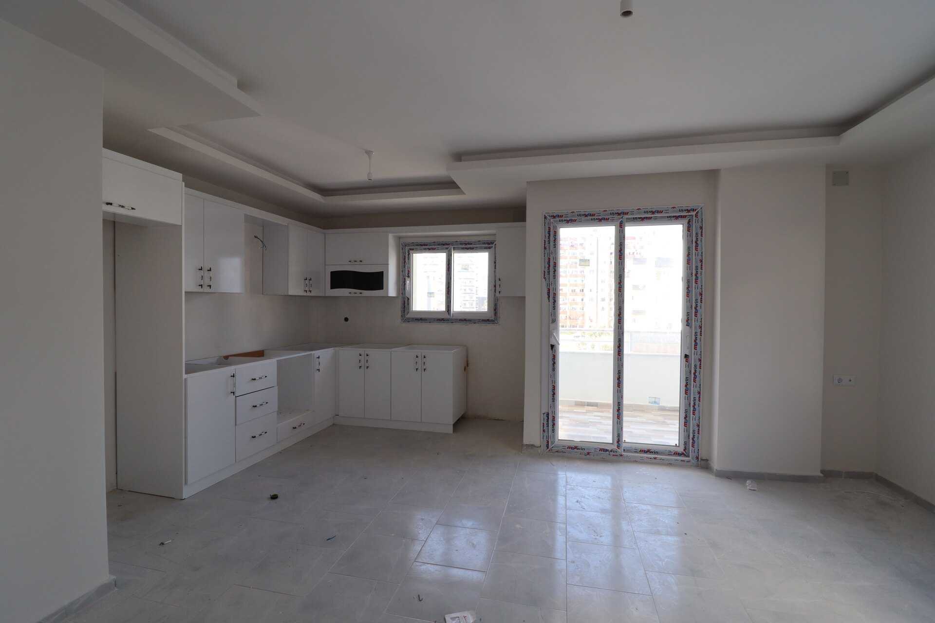  Erdemli Alata Mah. 3-Front Flat te koop 2 + 1 met Master badkamer  Ons appartement in de wijk Erdemli Alata is nul en heeft een en-suite badkamer, alaturka wc, garderobe, stalen deur. De wijk Alata kijkt uit op de hoofdweg en de zee. Er zijn openbare instellingen en organisaties, apotheek, gezondheidscentrum, middelbare school, middelbare school in de Alata-wijk. Ons appartement is gelegen in de wijk Alata en ligt op dezelfde afstand van de hoofdweg en de zee. In het project in de wijk Alata zijn er dubbele flats op elke verdieping en ze hebben een lift. De wijk Alata is een van de meest waardevolle regio's op de woningmarkt in de regio.