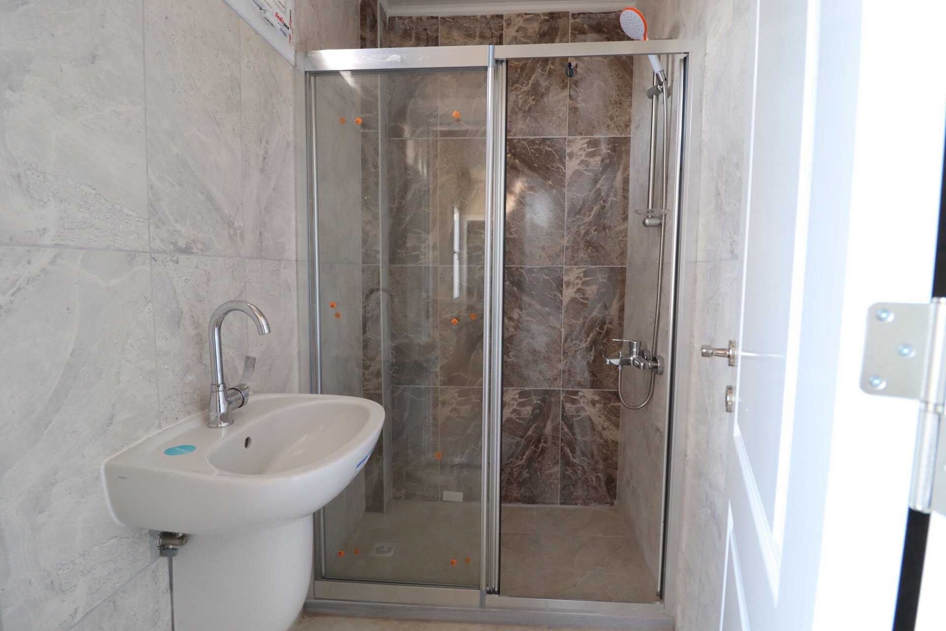 Erdemli Akdeniz Mah. Luxe 3 + 1 appartement te koop in de basisschool van Hürriyet