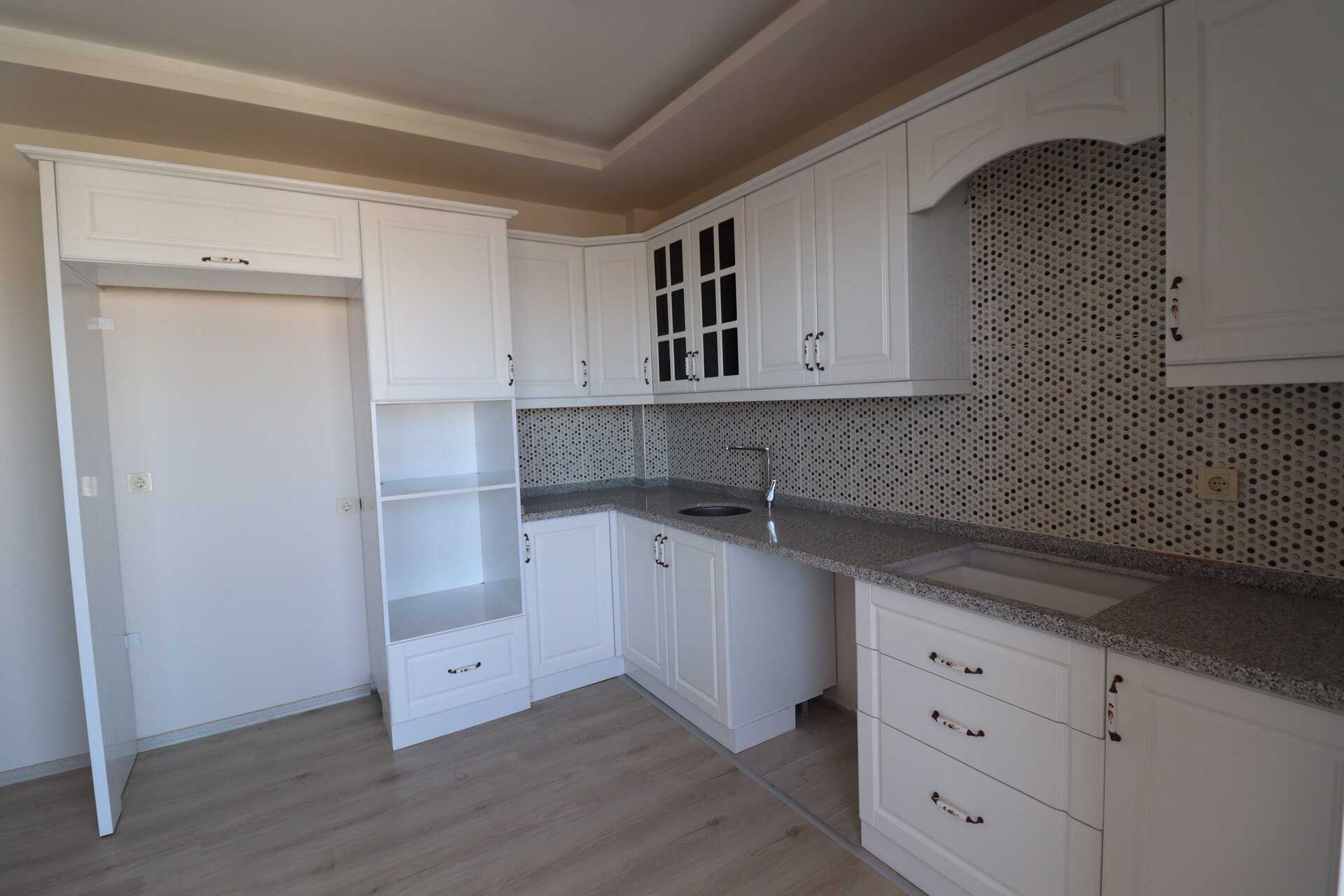Erdemli Akdeniz Mah. Luxe 3 + 1 appartement te koop in de basisschool van Hürriyet