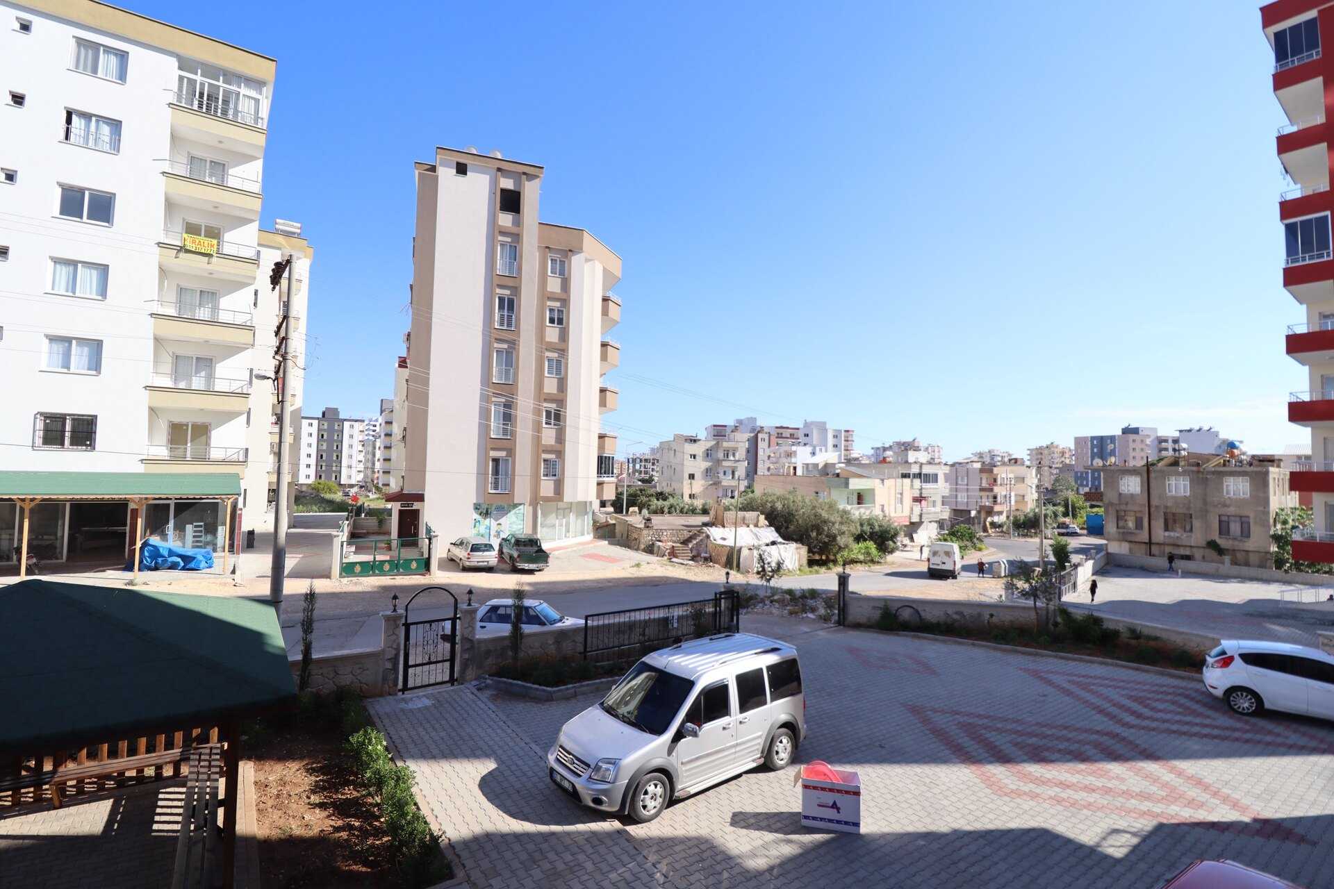 Erdemli Akdeniz Mah. Luxe 3 + 1 appartement te koop in de basisschool van Hürriyet