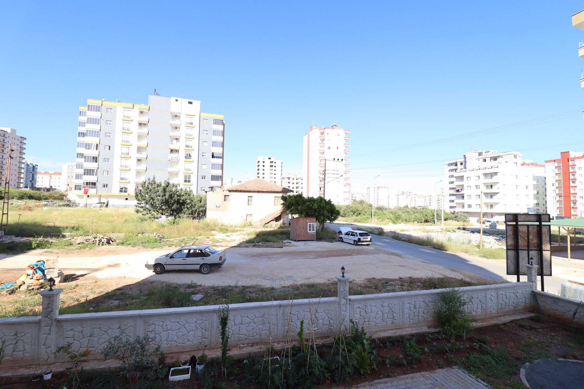 Erdemli Akdeniz Mah. Luxe 3 + 1 appartement te koop in de basisschool van Hürriyet