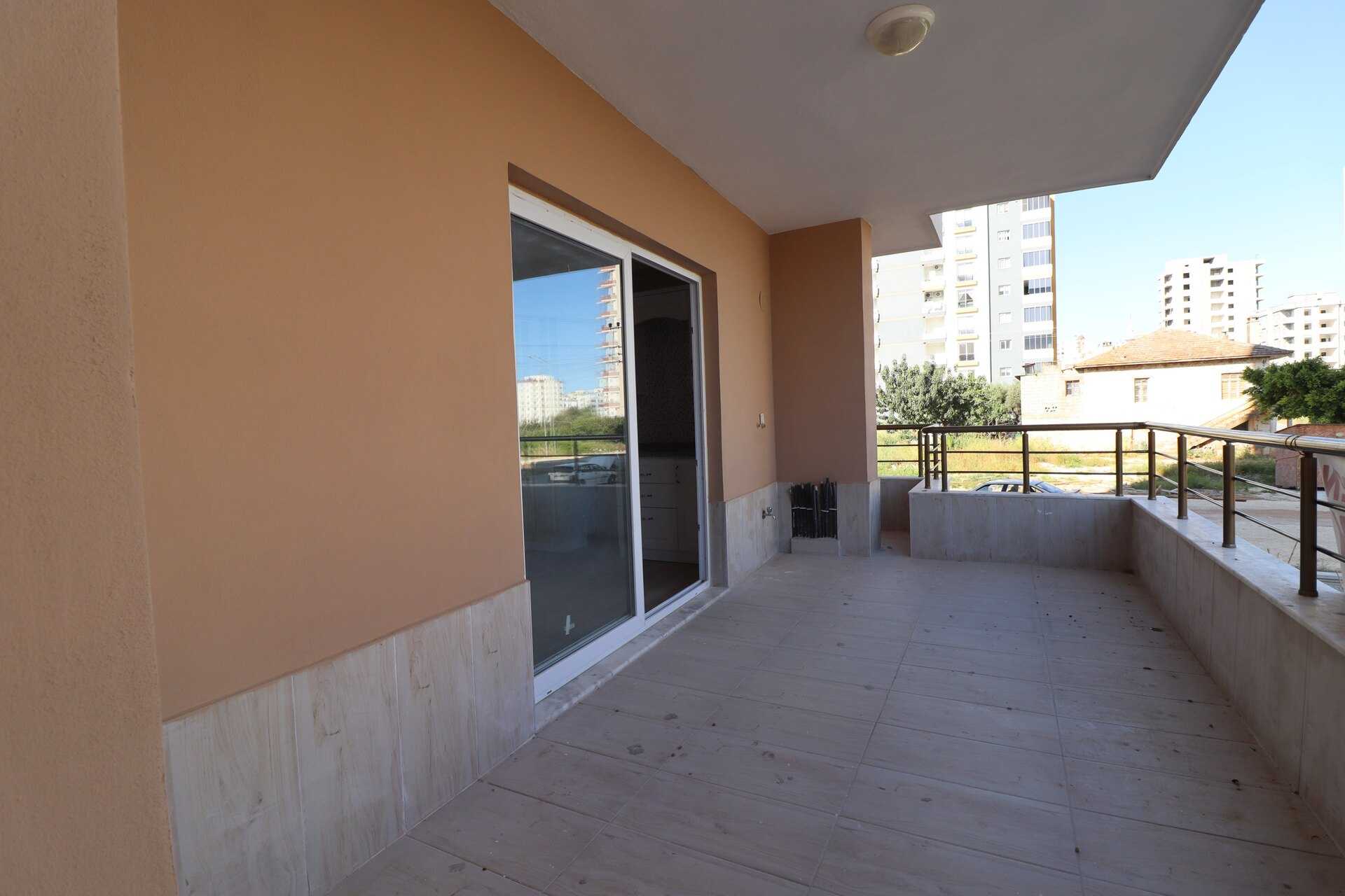 Erdemli Akdeniz Mah. Luxe 3 + 1 appartement te koop in de basisschool van Hürriyet