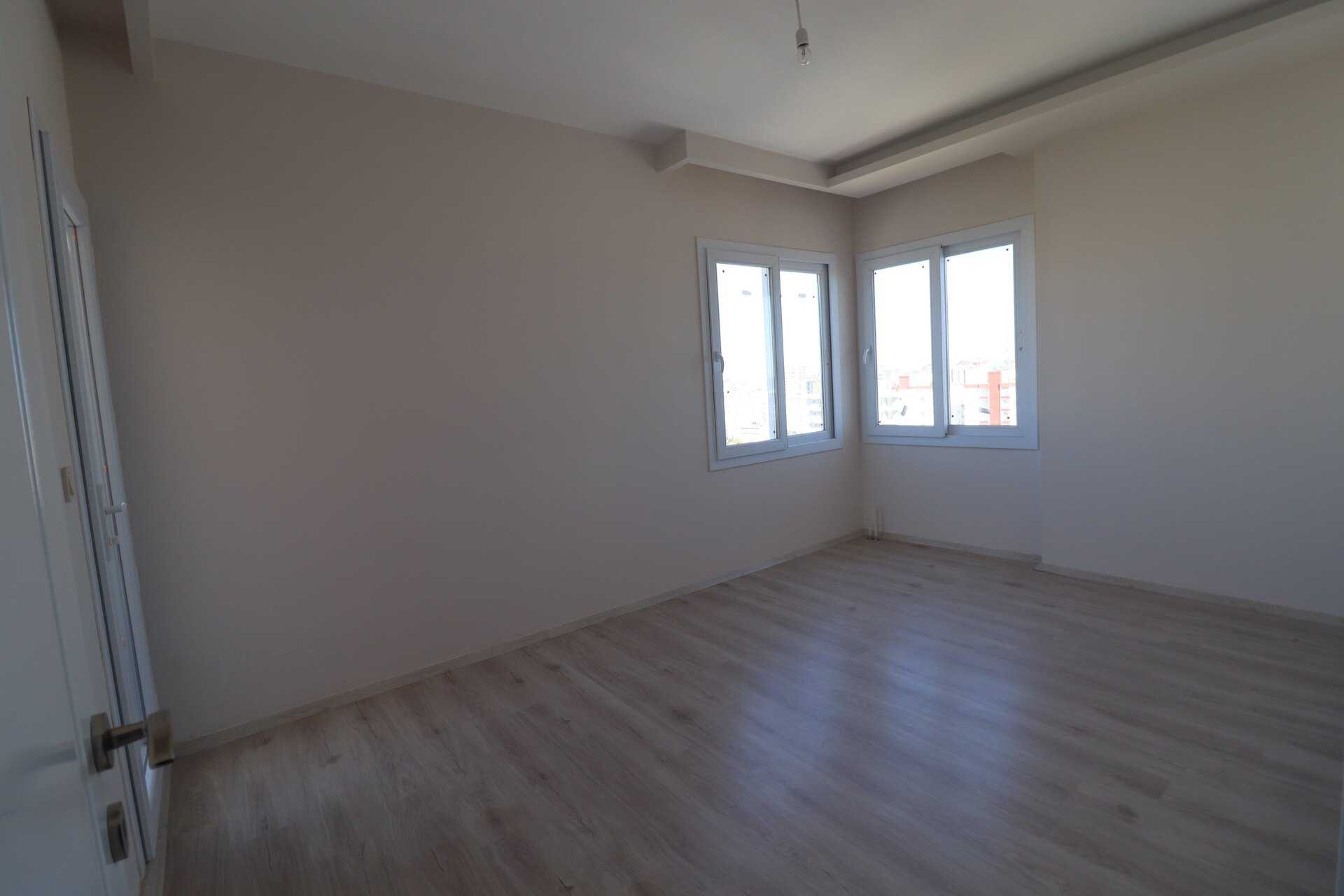 Erdemli Akdeniz Mah. Luxe 3 + 1 appartement te koop in de basisschool van Hürriyet