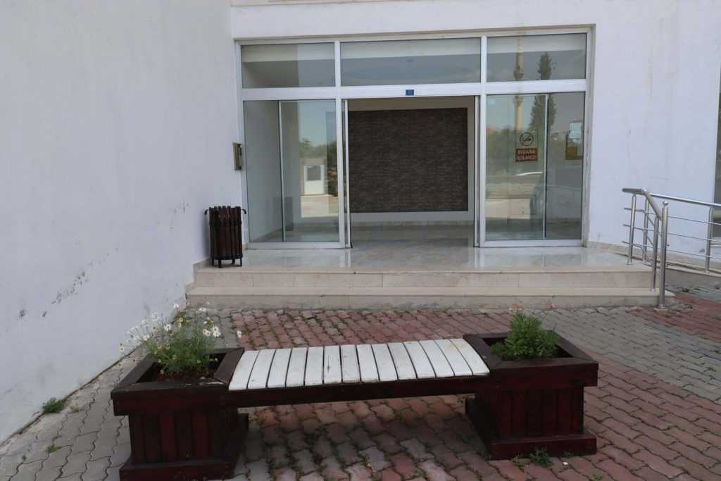 ERDEMLİ TÖMÜK CLASS SİTESİNDE EŞYALI KELEPİR SATILIK 1+1 DAİRE