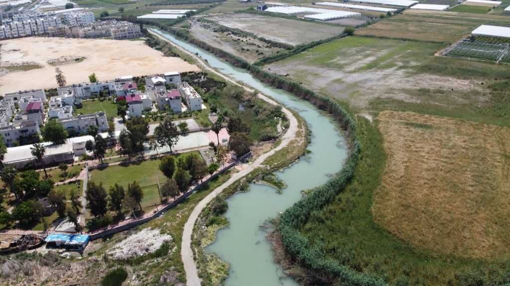 MERSİN SİLİFKE ATAKENTTE DENIZE YAKIN SATILIK TARLA