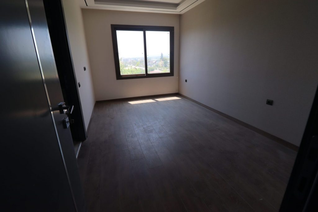 MERSİN ARPAÇBAHŞİŞ KAYIKÇIOĞLU’NDA SATILIK LÜKS 4+1 DAİRE