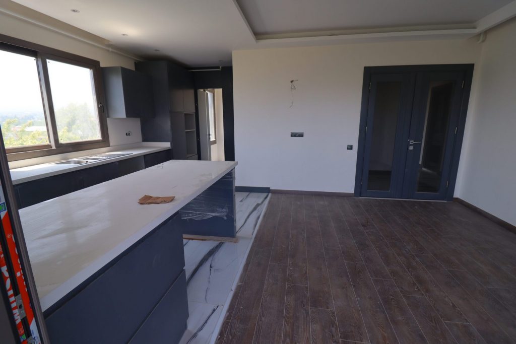 MERSİN ARPAÇBAHŞİŞ KAYIKÇIOĞLU’NDA SATILIK LÜKS 4+1 DAİRE