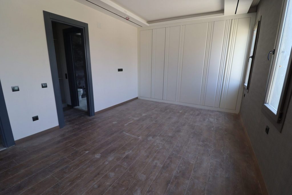 MERSİN ARPAÇBAHŞİŞ KAYIKÇIOĞLU’NDA SATILIK LÜKS 4+1 DAİRE