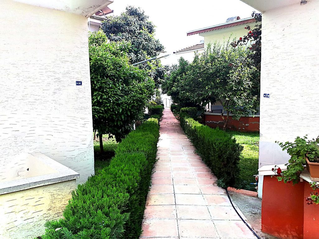 GÜNEY MARİNA SİTESİNDE SATILIK BAKIMLI 3+1 VİLLA