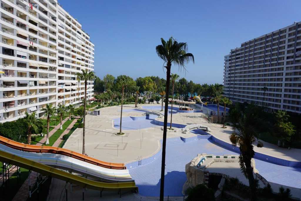 TÖMÜK DOĞAN AQUAPARK SİTESİ DAĞ DENİZ CEPHELİ SATILIK 1+1 DAİRE