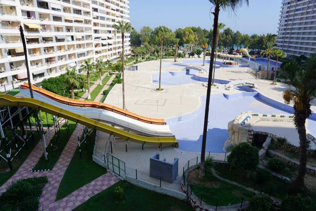 TÖMÜK DOĞAN AQUAPARK SİTESİ DAĞ DENİZ CEPHELİ SATILIK 1+1 DAİRE