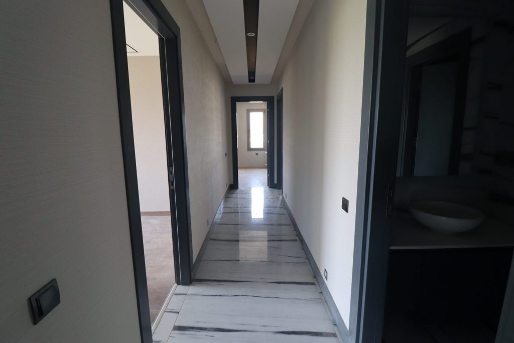 MERSİN ARPAÇBAHŞİŞ KAYIKÇIOĞLU’NDA SATILIK LÜKS 4+1 DAİRE