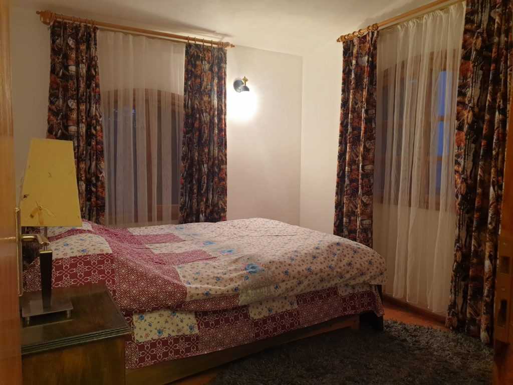 Çeşmeli de  Bağımsız Havuz Eşyalı Satılık 3.5+1  BağımsızÖzel Dizayn  Villa