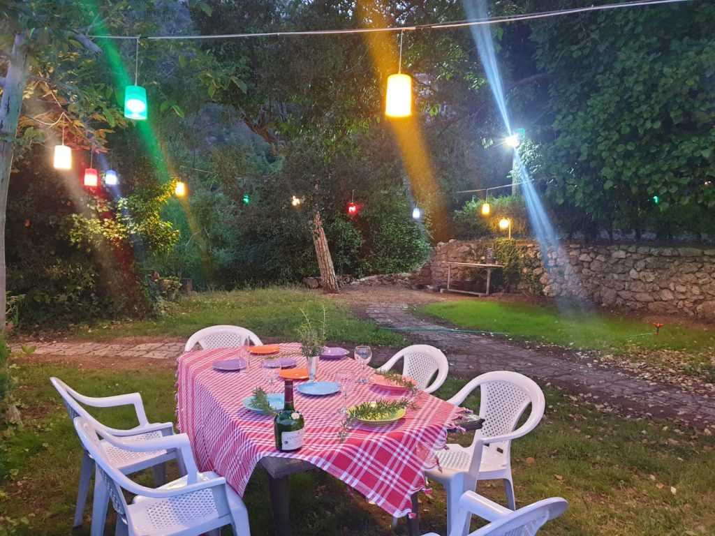 Çeşmeli de  Bağımsız Havuz Eşyalı Satılık 3.5+1  BağımsızÖzel Dizayn  Villa