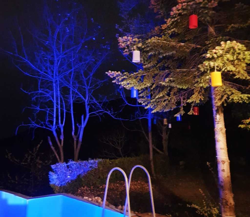 Çeşmeli de  Bağımsız Havuz Eşyalı Satılık 3.5+1  BağımsızÖzel Dizayn  Villa