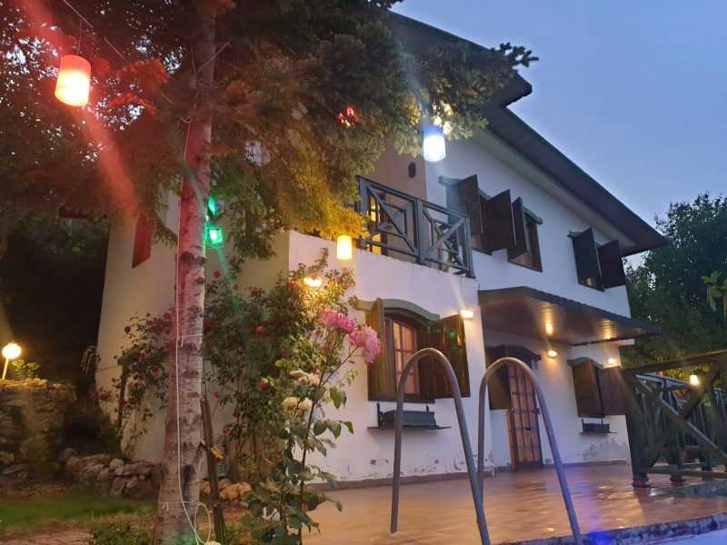Çeşmeli de  Bağımsız Havuz Eşyalı Satılık 3.5+1  BağımsızÖzel Dizayn  Villa