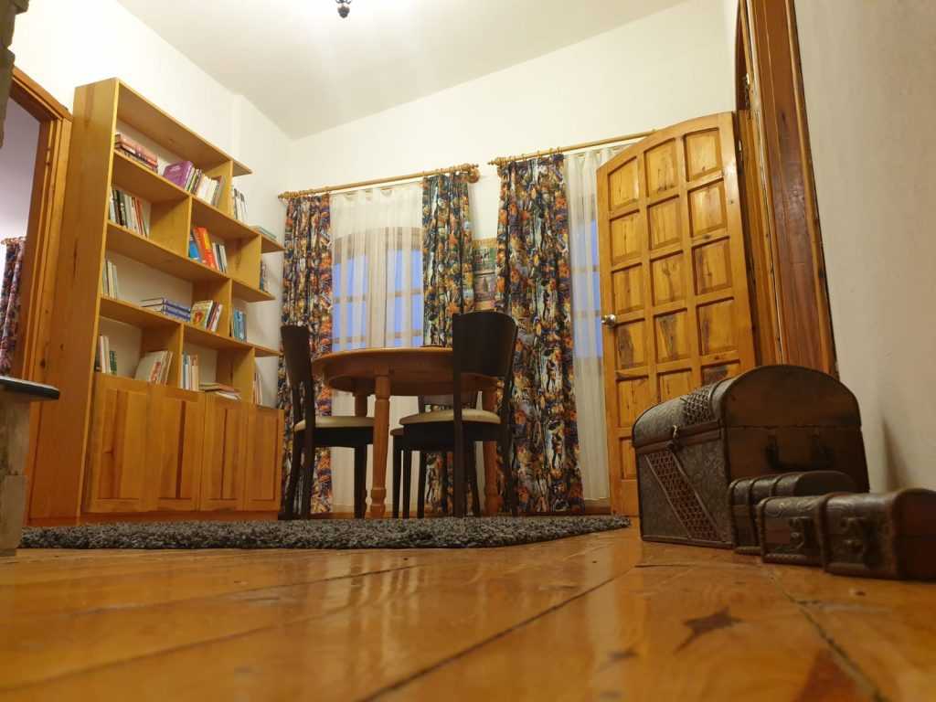 Çeşmeli de  Bağımsız Havuz Eşyalı Satılık 3.5+1  BağımsızÖzel Dizayn  Villa