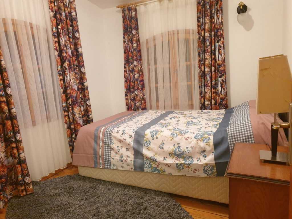 Çeşmeli de  Bağımsız Havuz Eşyalı Satılık 3.5+1  BağımsızÖzel Dizayn  Villa