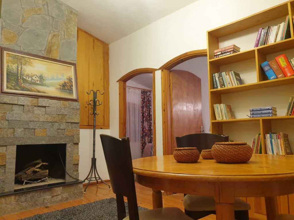 Çeşmeli de  Bağımsız Havuz Eşyalı Satılık 3.5+1  BağımsızÖzel Dizayn  Villa
